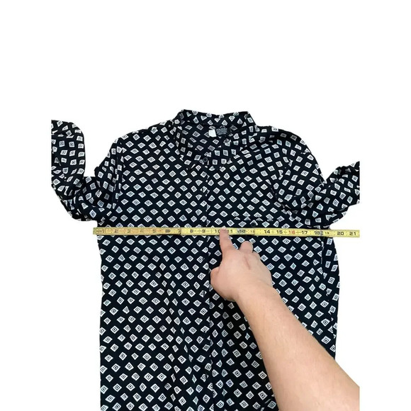 Volcom Black Geometric Pattern Long Sleeves Button Front Shirt Size Medium - Picture 4 of 4